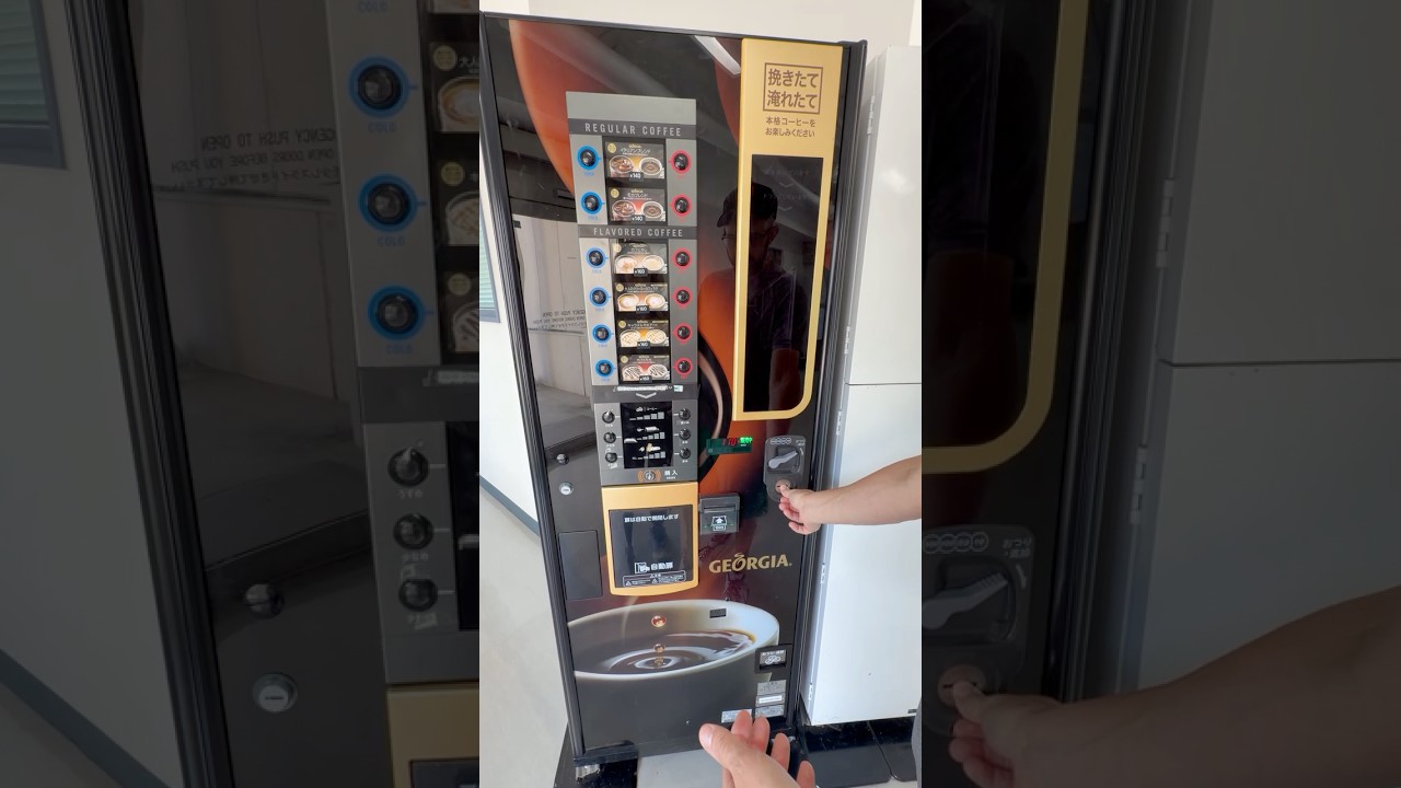 This Japanese Vending Machine Makes REAL Coffee ☕🇯🇵