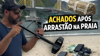 Encontrei tudo que foi escondido na areia após show 