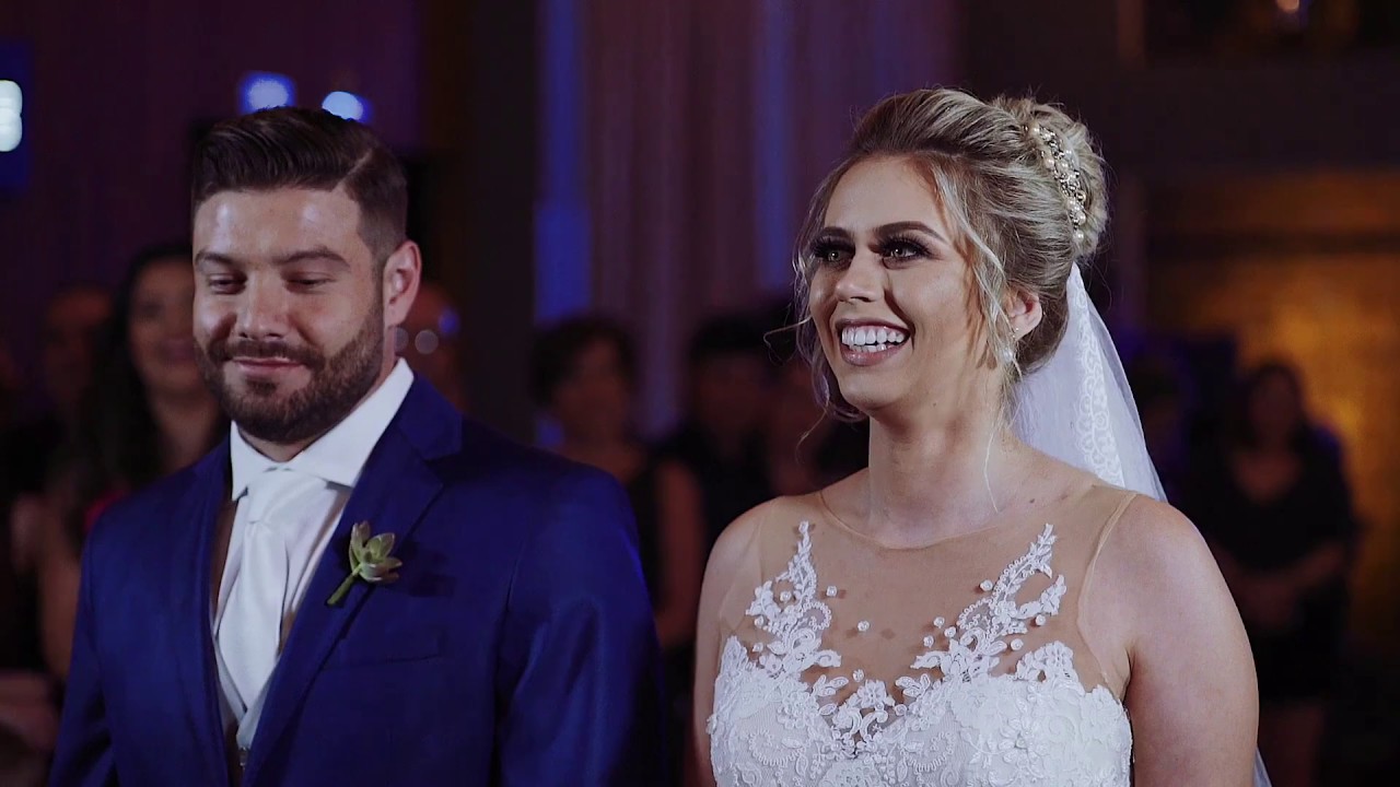 Amigos Celebrando o casamento // (Noah Club)