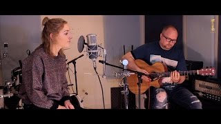 Felicity - Performing 'Mirror Man' by Ella Henderson