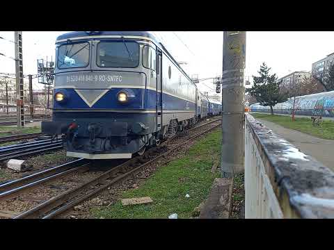 Locomotiva EA 840 părăsind București Nord, cu trenul R3025.
