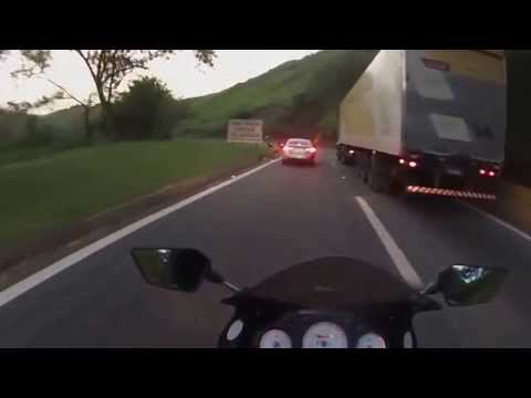 A Kawasaki, o Vingador e os amigos descendo a Serra das Araras