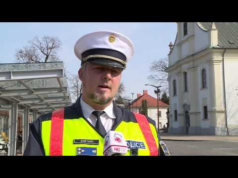 Szabályosan közlekedő hölgyeket köszöntöttek a hatvani rendőrök