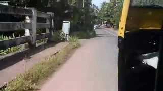 preview picture of video 'Riding in a Kerala auto - on the Kottayam-Kumarakom road - 1 of 2'