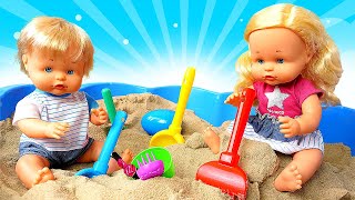 Nenuco Puppen spielen ein Überraschungsspiel. Spielzeug Video für Kinder