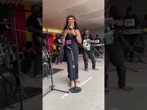 Kulung Lewa - Kande Dwayne ft. Meriani Massani Live Performance. Credit to the person behind lens 🤞