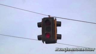preview picture of video 'Bouncing-Ball Traffic Light in Yates Center, Kansas'