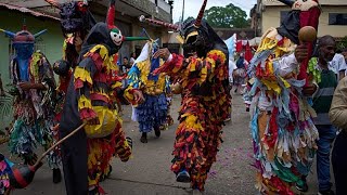 Los diablos danzantes de Venezuela reviven un rito de Corpus Christi de siglos