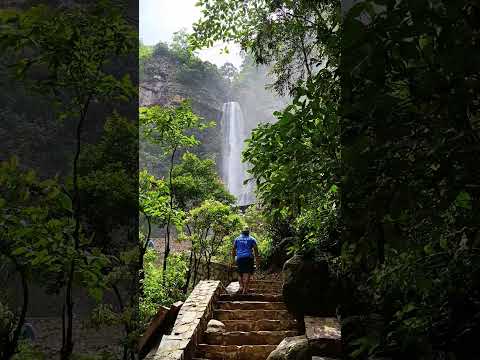 Llegando a la catarata Illapani, en el distrito de Echarati provincia de La Convención Cusco