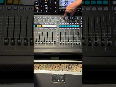 Midas M32 40 Ch Digital Mixer Console with Klark Teknik USB card and Gator G-TOUR M32 ATA Road Case image 12