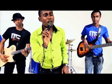 Puto Portugues - Ta Sair Male