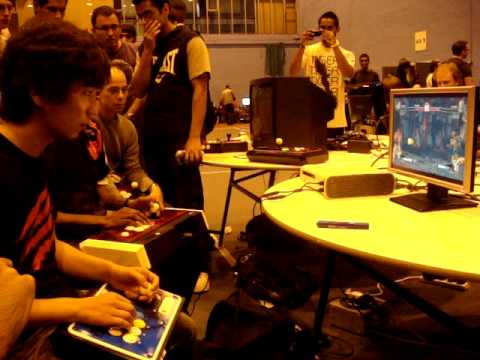 Daigo Umehara vs Ryan Hart in SSF4 casuals 02 HeWhoDares.com