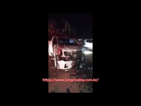 COLISÃO FRONTAL ENTRE VAN E HILUX NA BR-367 MATA TRÊS SERVIDORAS DA SAÚDE