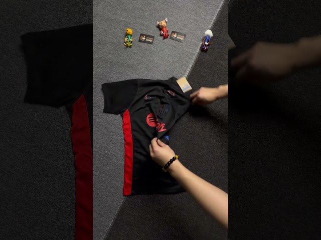 Vídeo relacionado con FC Barcelona Primera Equipación Portero Temporada 24/25, Camisa, Unisex Adulto, TER Stegen, XXL