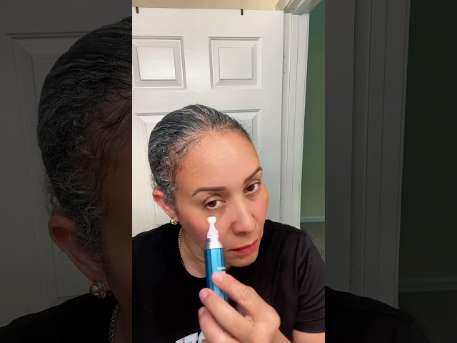 Vídeo relacionado con Sérum Contorno Ojos con Acido Hialuronico y Cafeína, Contorno de Ojos Antiarrugas Mujer, Serum Ojos Antiedad, Elimina Ojeras, Bolsas de Ojos y Arrugas