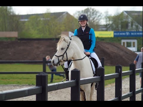 VI RIDER STÆVNE HOS HELGSTRAND ACADEMY