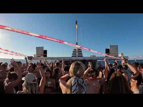 Cala Comte & LIVE PUKKA UP IBIZA BOAT PARTY! - Dwayne Muffin's Ibiza Vlog Feat. Ziino #57
