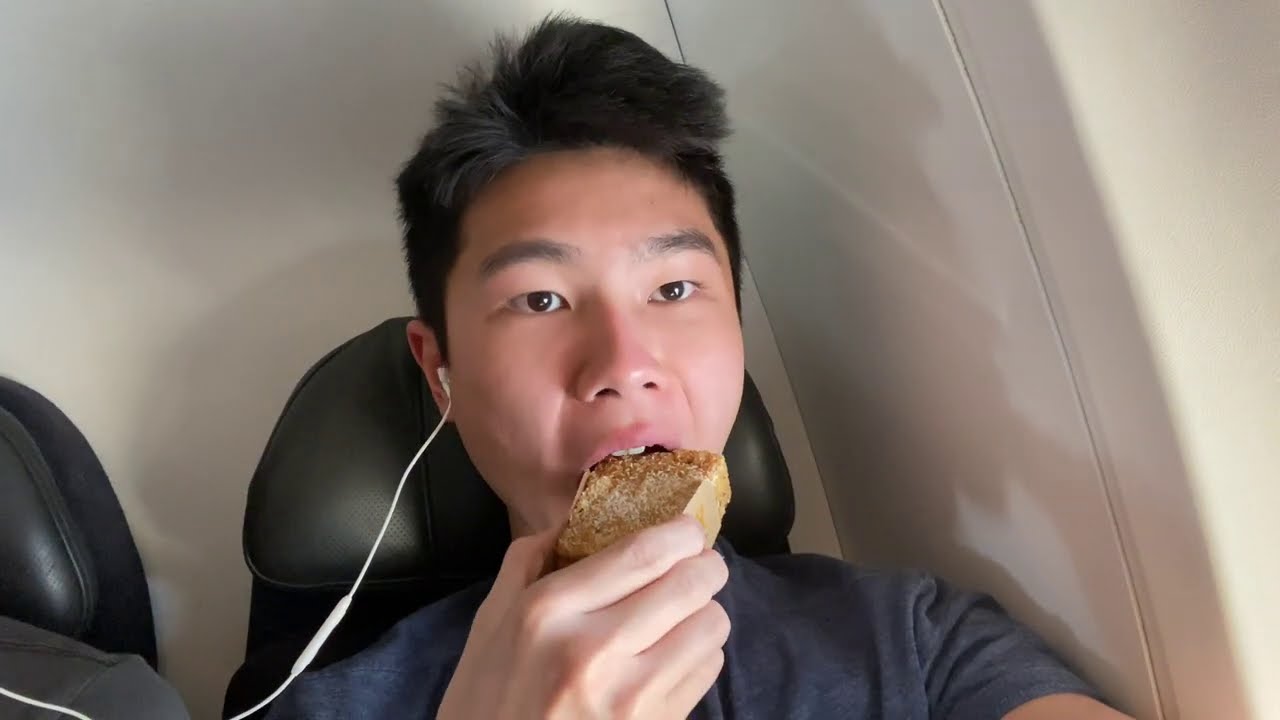 Qantas Airways The Qantas Club thumbnail