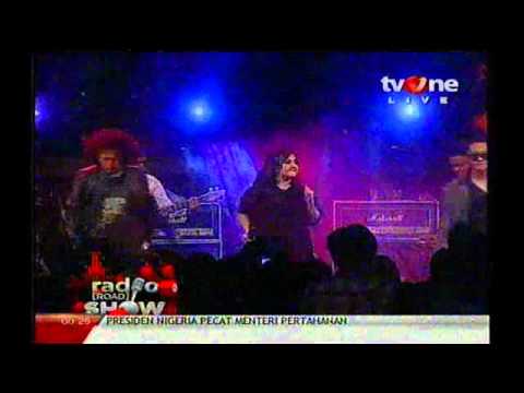 Two Triple O - Still In Love & Party Rock Anthem ( Radio Show TV One ) 23.06.12