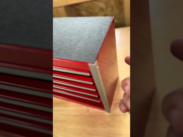 Vídeo relacionado con VEVOR Caja de Herramientas Portátil de Metal 218 x 118 x 205 mm, Cofre de Herramientas Pequeño con 5 Cajones, Revestimiento de EVA y Almohadillas de PP para Pies, Caja de Acero Resistente, Rojo