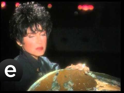 Sorma Ne Haldeyim (Ayşegül Aldinç) Official Music Video #sormanehaldeyim #ayşegülaldinç - Esen Müzik