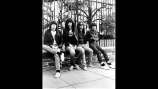 Ramones - Suzy is a Headbanger (LIVE@NYC 1979)