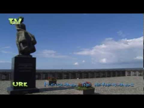 Urker Vrouw - a memorial to lost fishermen on Urk