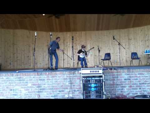 Thomas Maupin and Daniel Rothwell - Buckdancing to Jerusalem Ridge Played Clawhammer Style
