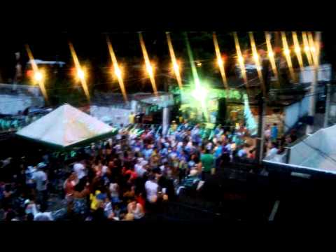 BATERIA CHAPA QUENTE DA G.R.E.S.UNIDOS DOS MORROS DIA DAS CRIANÇAS 2013 NA BICA MORRO DA NOVA CINTRA