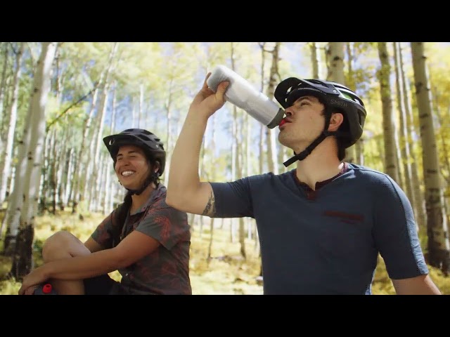 Vídeo relacionado con Dopper Original Polar Blue Botella Agua 450ml - Botella Deportiva - 100% reciclable, Libre de BPA - Reutilizable Adecuada para el Deporte, el Fitness, el Aire Libre, la Escuela y la Oficina.