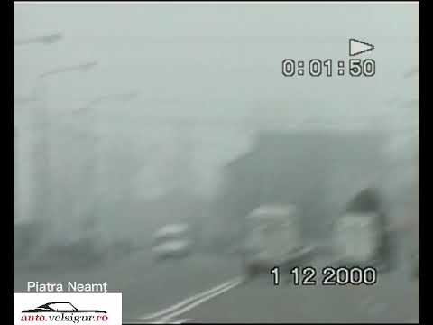 Piatra Neamt - 1 decembrie 2000. Masinile erau masini. Oamenii oameni. Dar arata asemanator cu 2023.