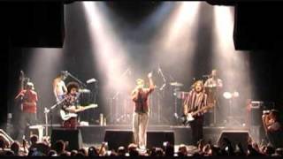 Los Amigos Invisibles - Mentiras (Live)