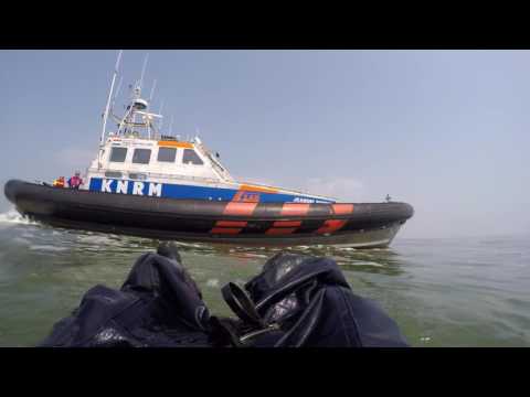 KNRM Hoek van Holland   M O B  Oefening & drenkeling aan varen
