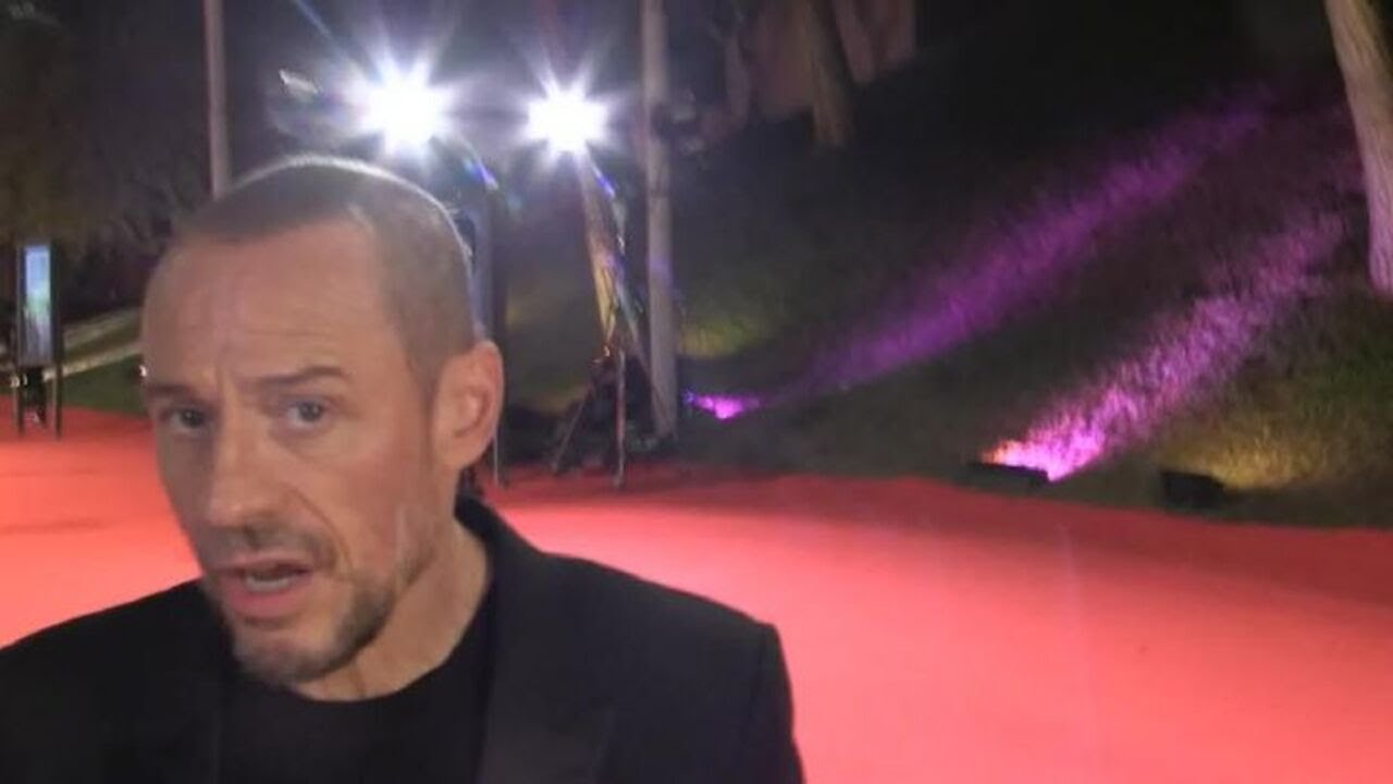 Stefano Accorsi: "Non lasciamo sole le persone manipolate o vittime di violenza"