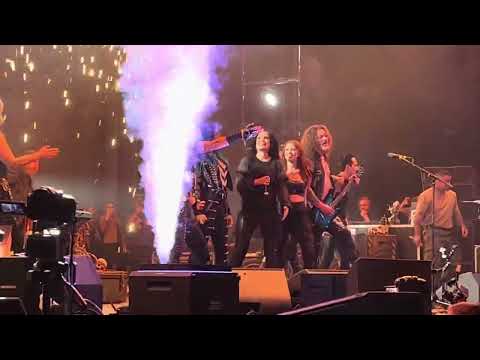 Doro Tarja and other guests finishing ‚All We Are‘ at Doro’s 40th anniversary