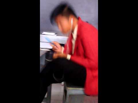 kegilaan seorang anak saat mendengar lagu