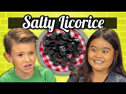 KIDS vs. FOOD #17 - SALMIAKKI（スーパー塩味リコリス (KIDS vs. FOOD #17 - SALMIAKKI (SUPER SALTY LICORICE))