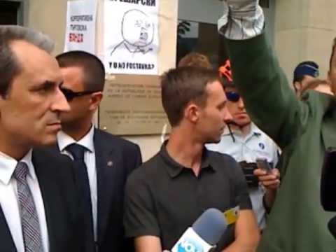 Българите в Брюксел протестират, искат оставката на Орешарски