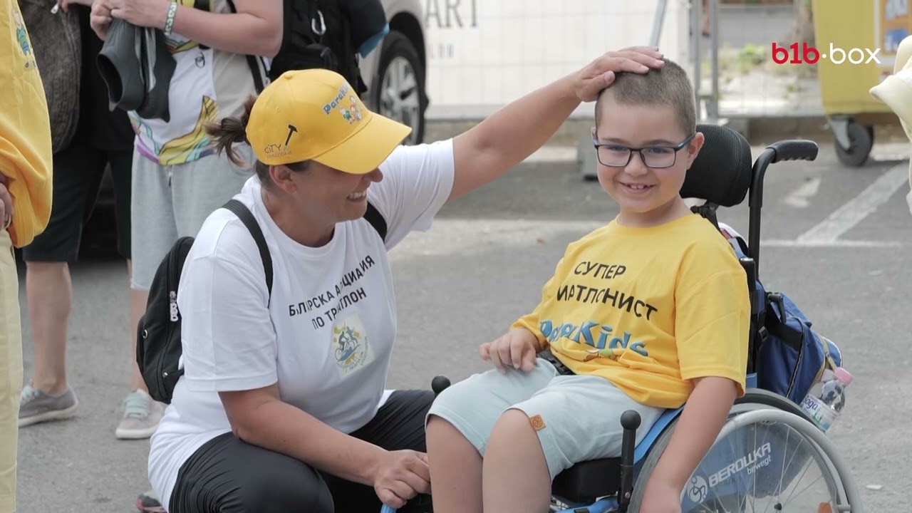 Супертритлонист (социален материал)