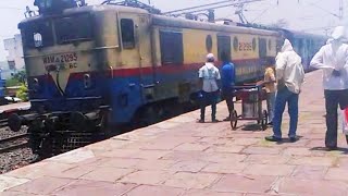 preview picture of video 'Rarest Offlink with 11465 Somnath - Jabalpur Express, BIA-WAM4 at Khurai Railway Station - Anas Khan'