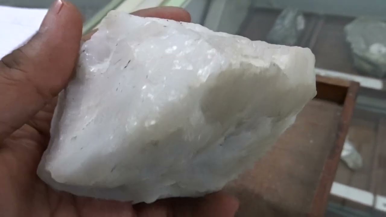 What is a word for throwing someone off? Tipseri