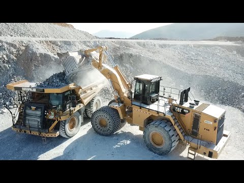 Caterpillar 992K Wheel Loader Loading Caterpillar 777F Dumpers - Interkat SA