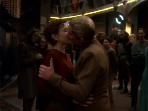 Kira and Odo Kiss