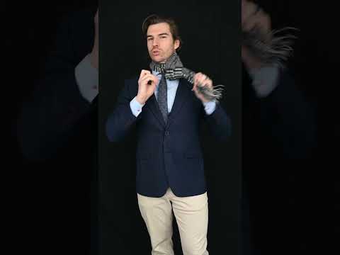 How to tie a scarf: The King Knot