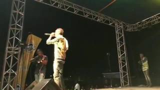 Vano Baby en concert live au Gabon