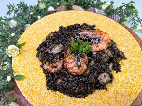 ARROZ NEGRO con sepia y langostinos