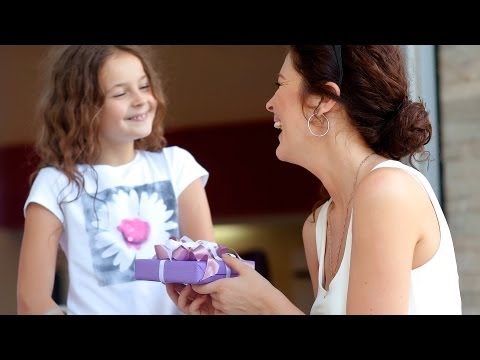 download lagu mp3 mp4 Gift Receiving Manners, download lagu Gift Receiving Manners gratis, unduh video klip Gift Receiving Manners