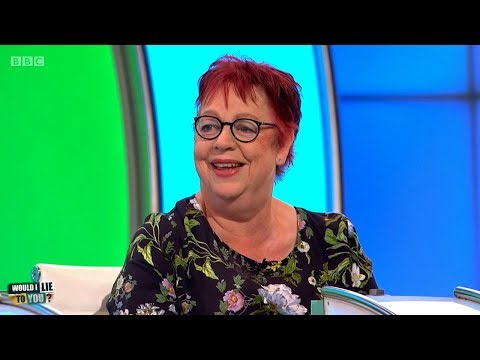 Měla Jo Brand rande na hřbitově?