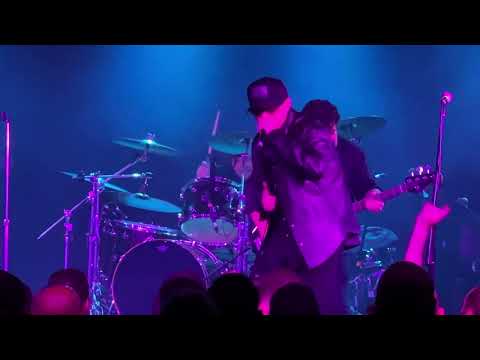 Tim Ripper Owens - singing 'Kill the King' - Rainbow' cover - live at The Bridgeway 15/OCT/22