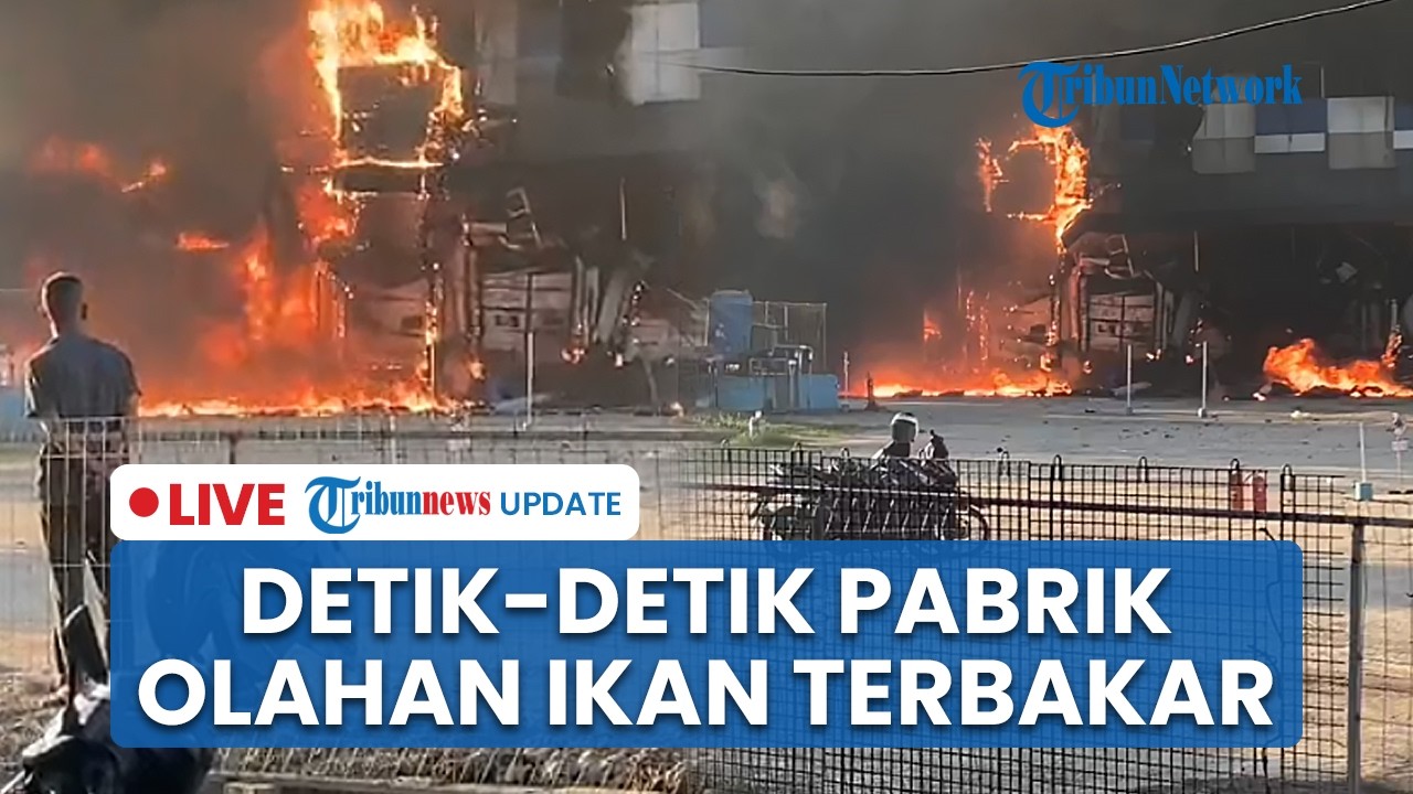 LIVE: Kebakaran Hanguskan 70% PT Dua Putra Pati, Belasan Mobil Damkar Lalu Lalang Padamkan Api